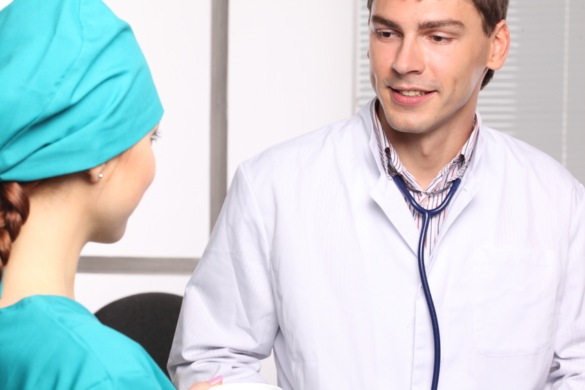 médecin et infirmière